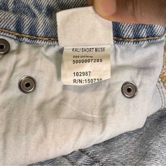 KSUBI KALI Short in Muse size 26 Light Wash Distressed Embroidered - Picture 10 of 14
